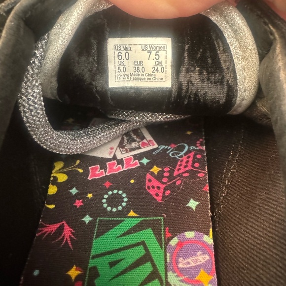 Vans - Picture 8 of 9